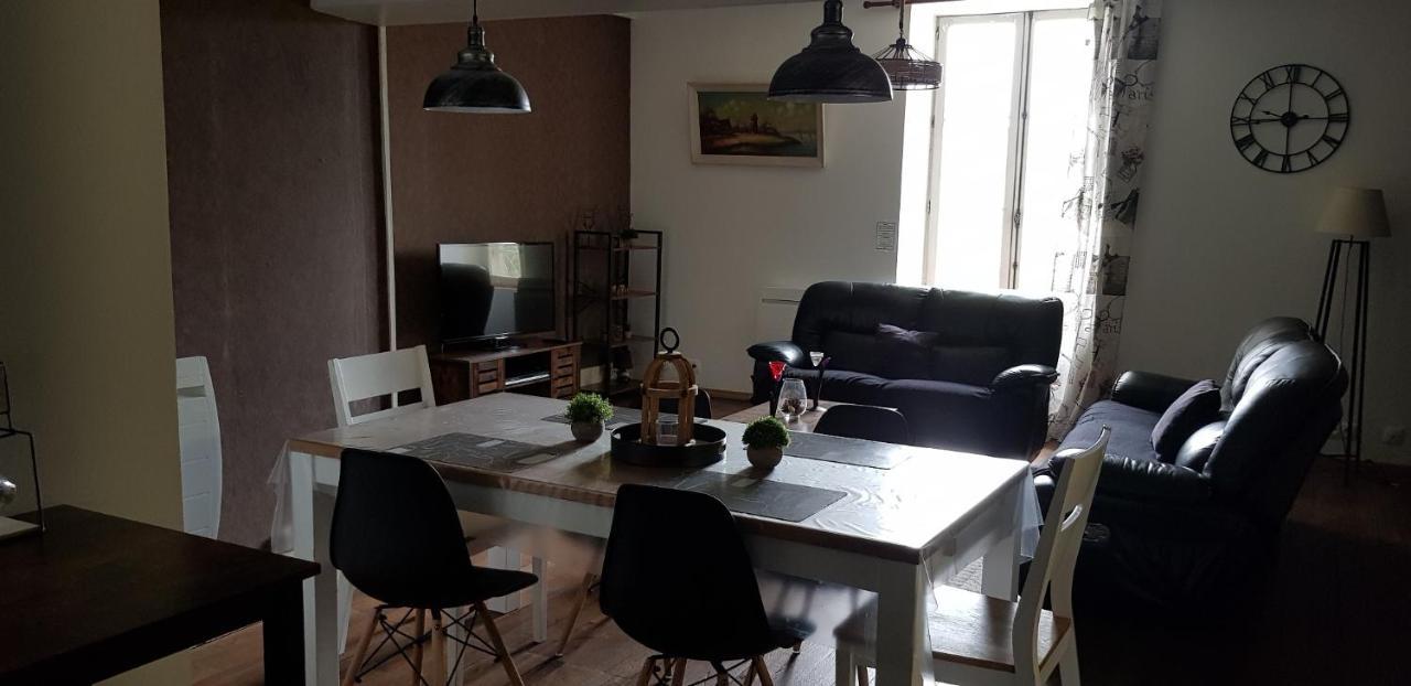 Gite 2 Du Chateau De Feschaux Villeneuve-sous-Pymont Eksteriør billede