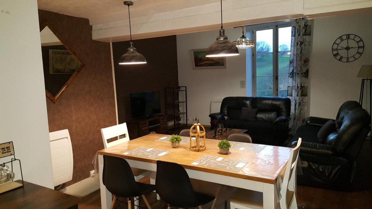 Gite 2 Du Chateau De Feschaux Villeneuve-sous-Pymont Eksteriør billede